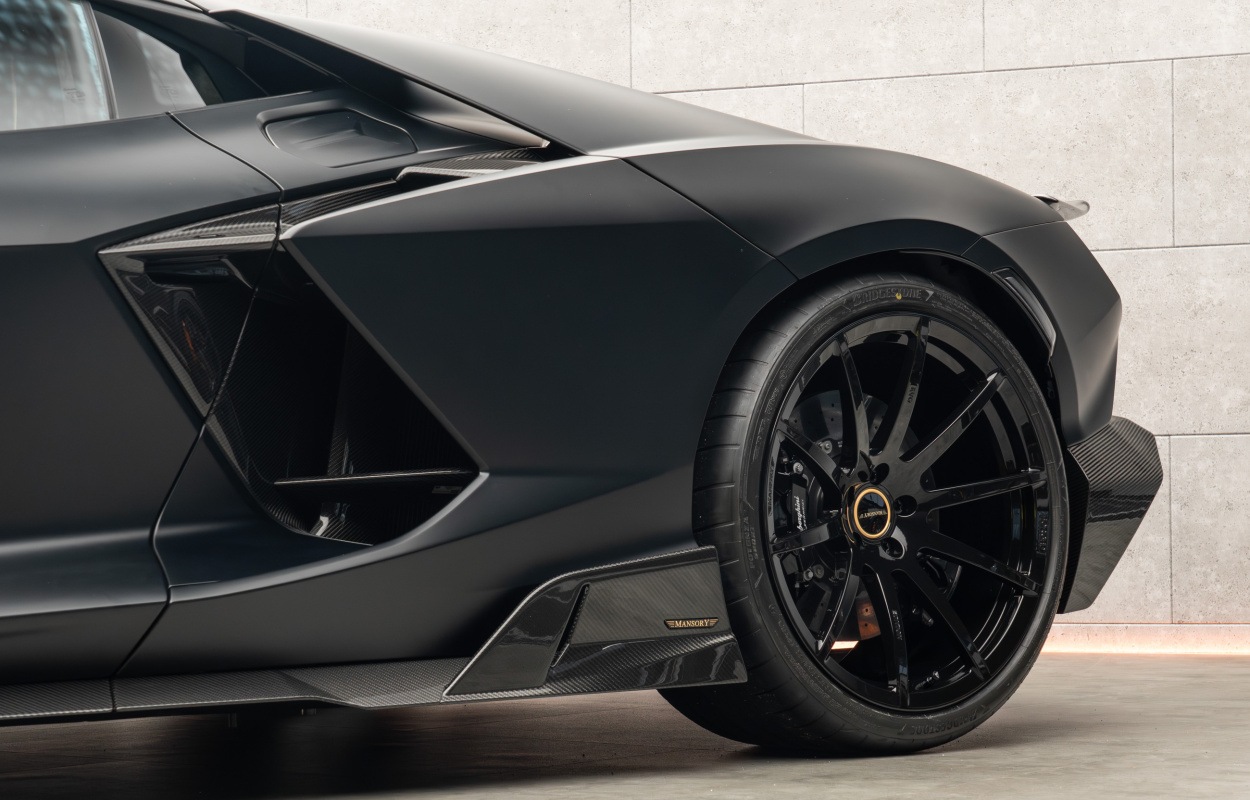 lamborghini_revuelto_by_mansory_39.jpg