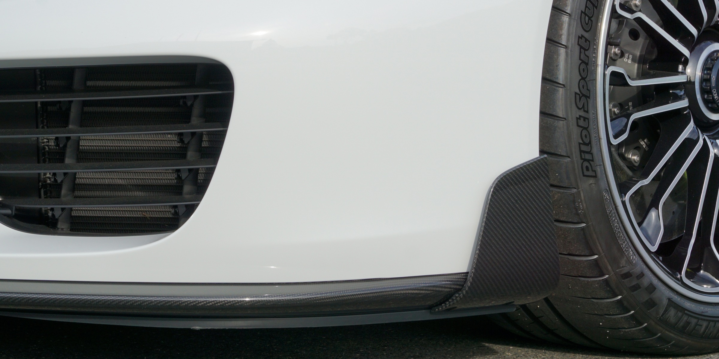 mansory_porsche_918_01.jpg