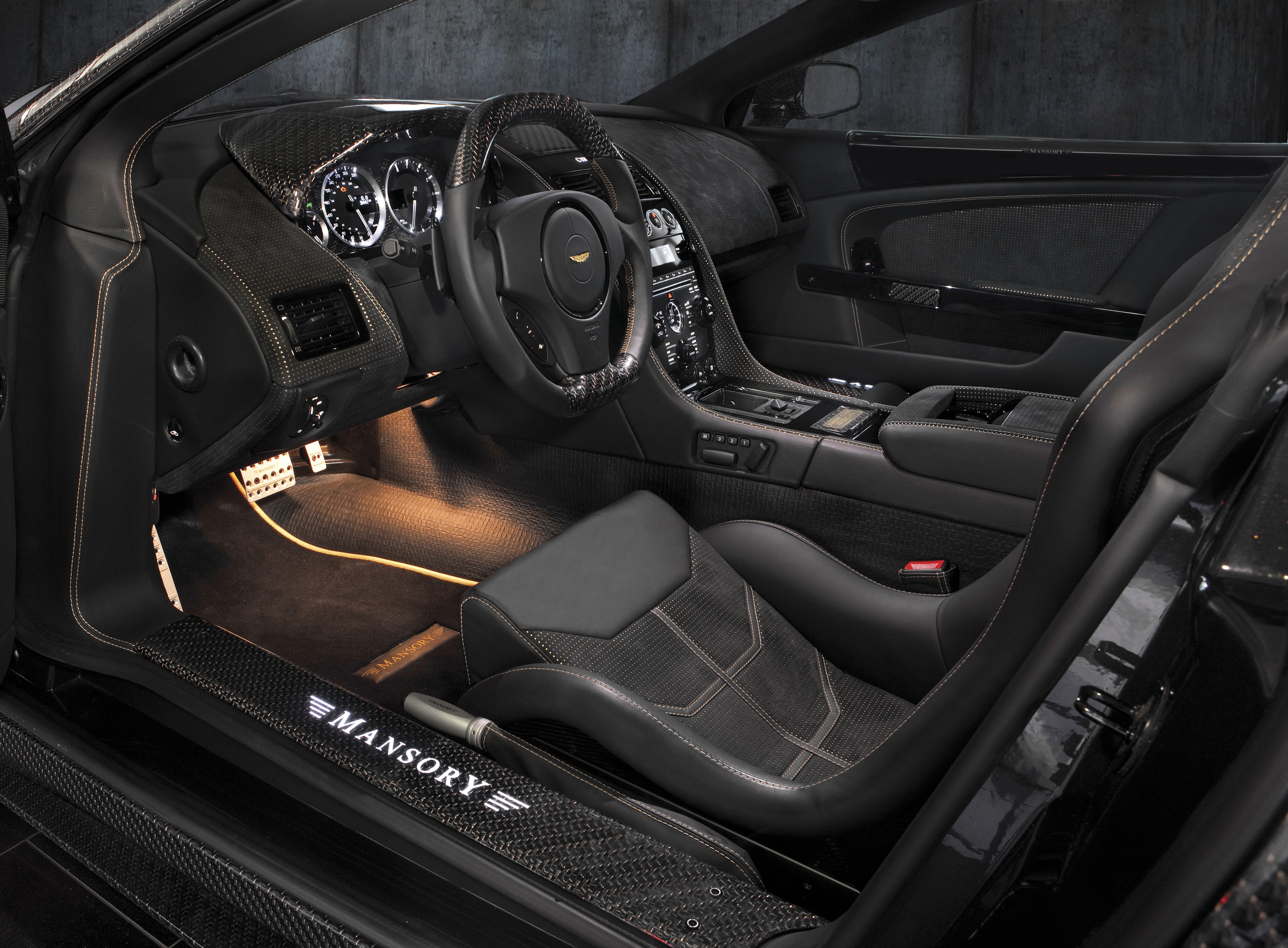 mansory_aston_martin_db9_cyrus_41.jpg
