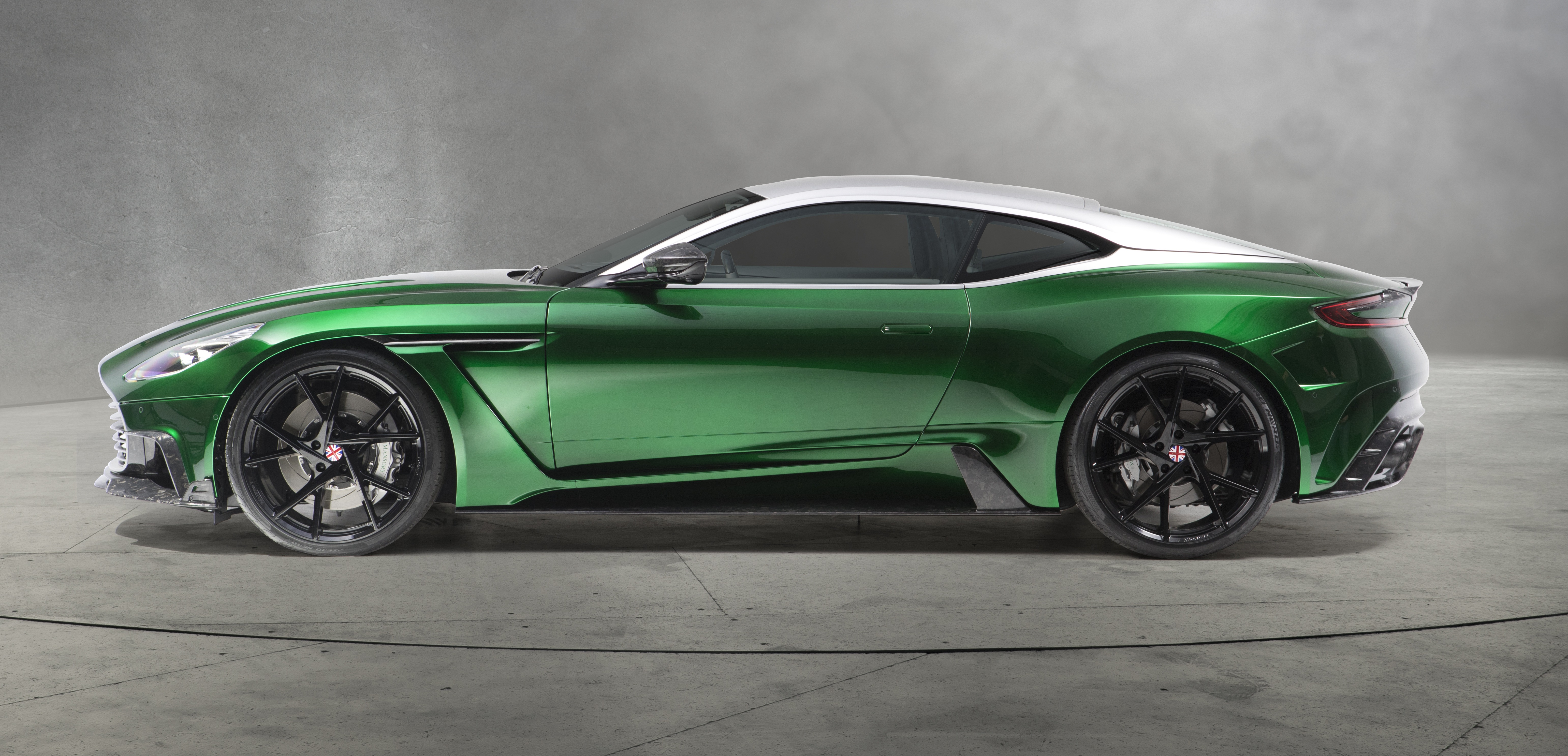 mansory_aston_martin_db11_cyrus_03.jpg