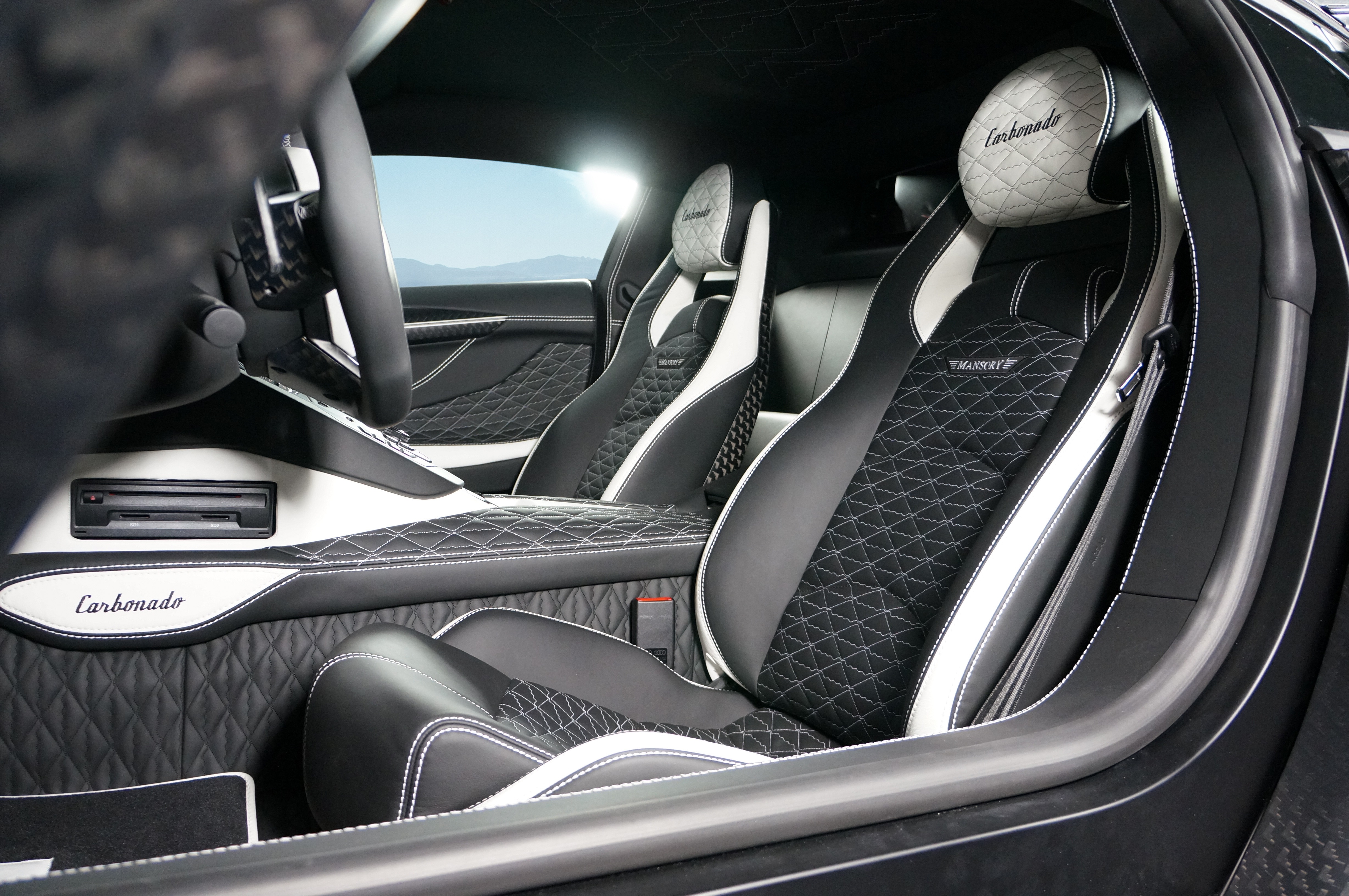 mansory_lamborghini_aventador_carbonado_32.jpg