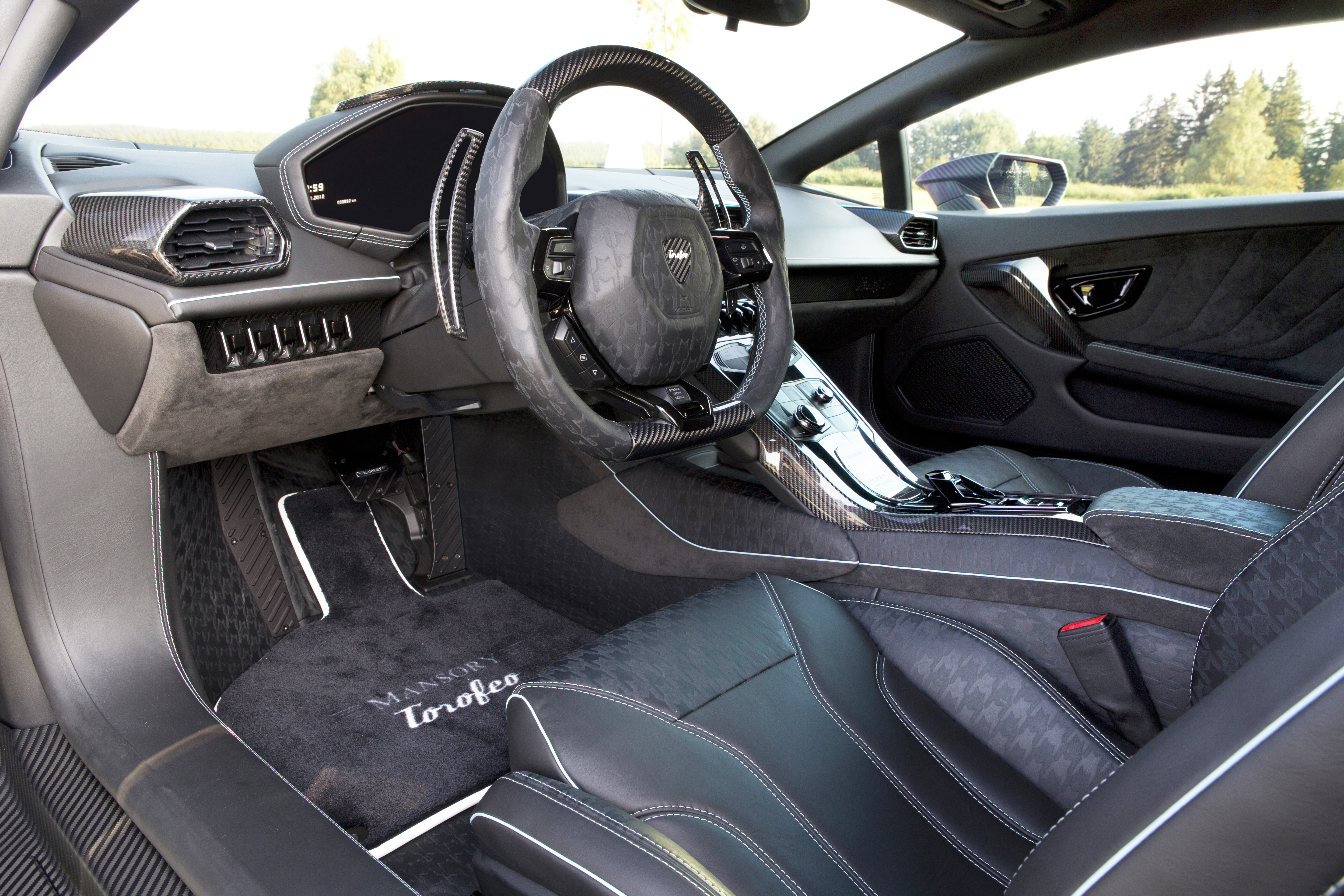 mansory_lamborghini_huracan_torofeo08.jpg