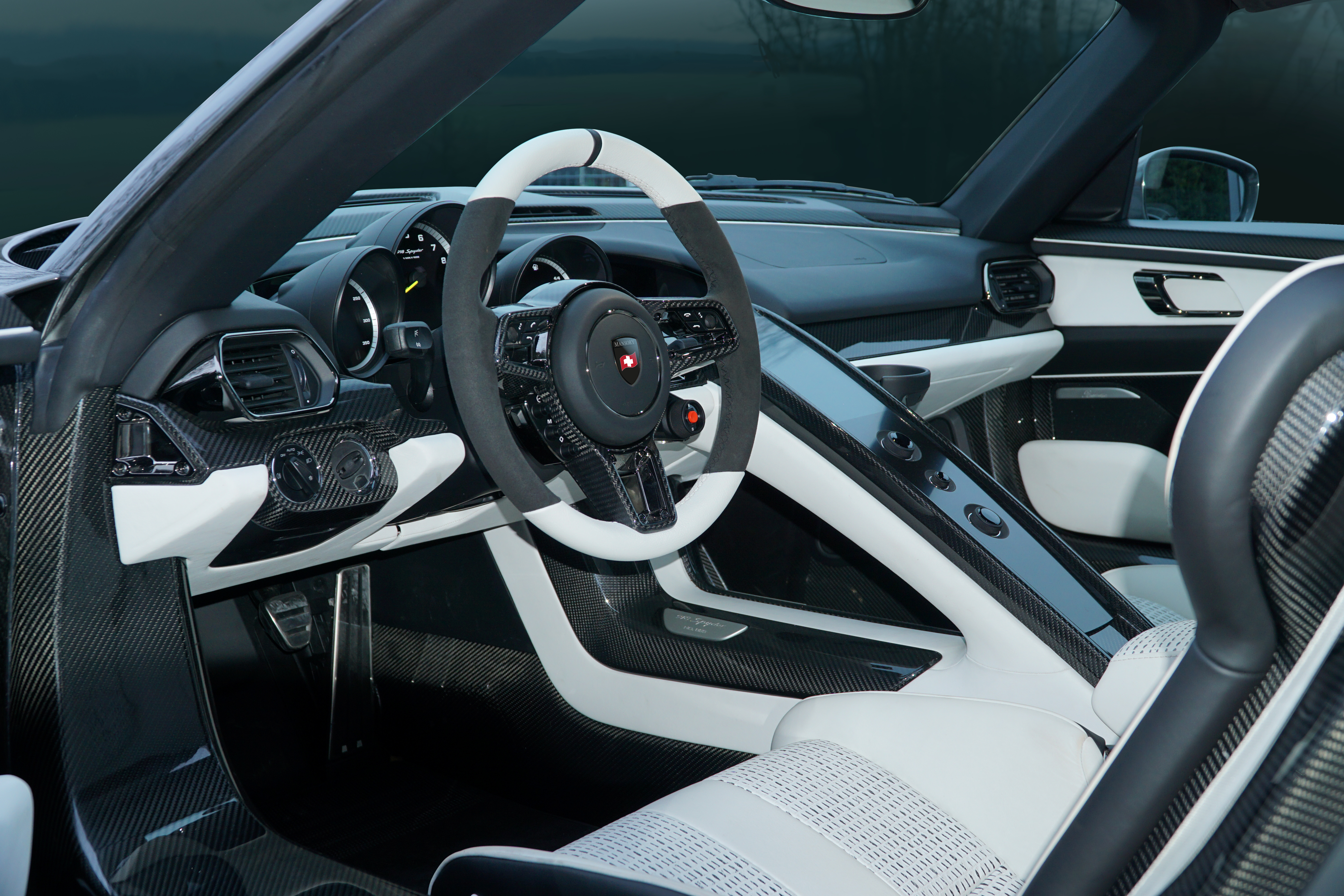 mansory_porsche_918_04.jpg