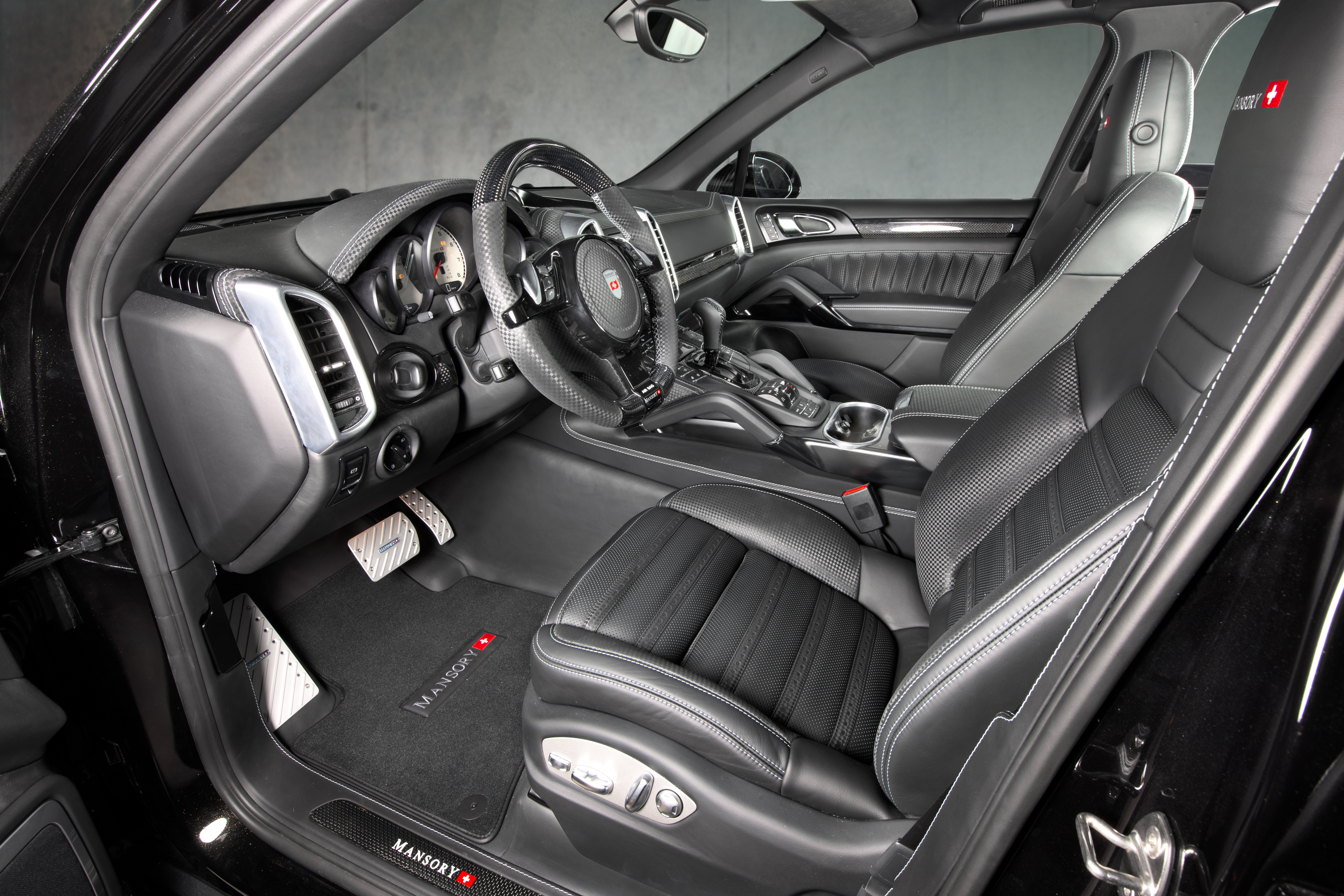 mansory_porsche_958_cayenne_31.jpg