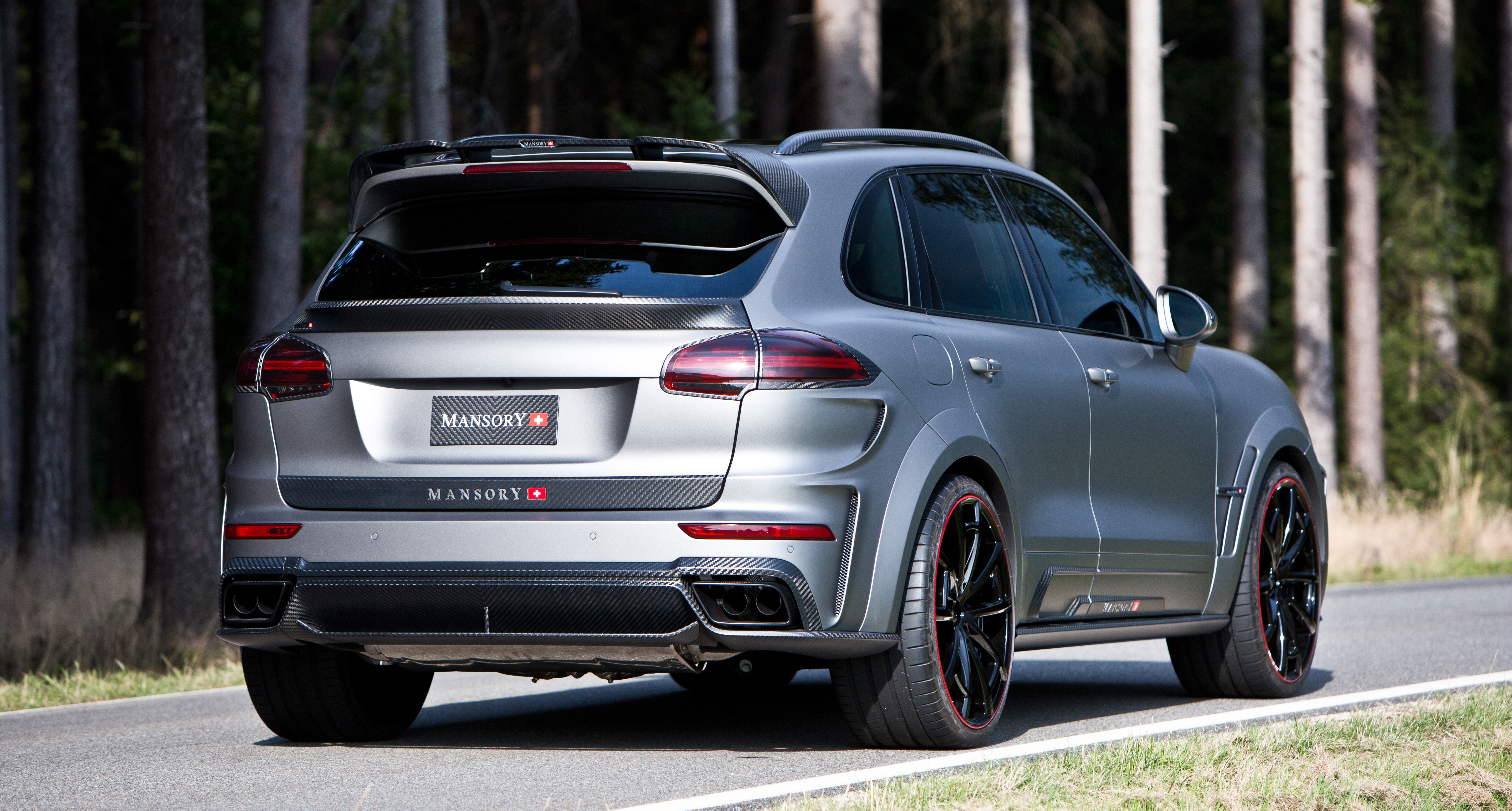 mansory_porsche_958_new_cayenne_02.jpg