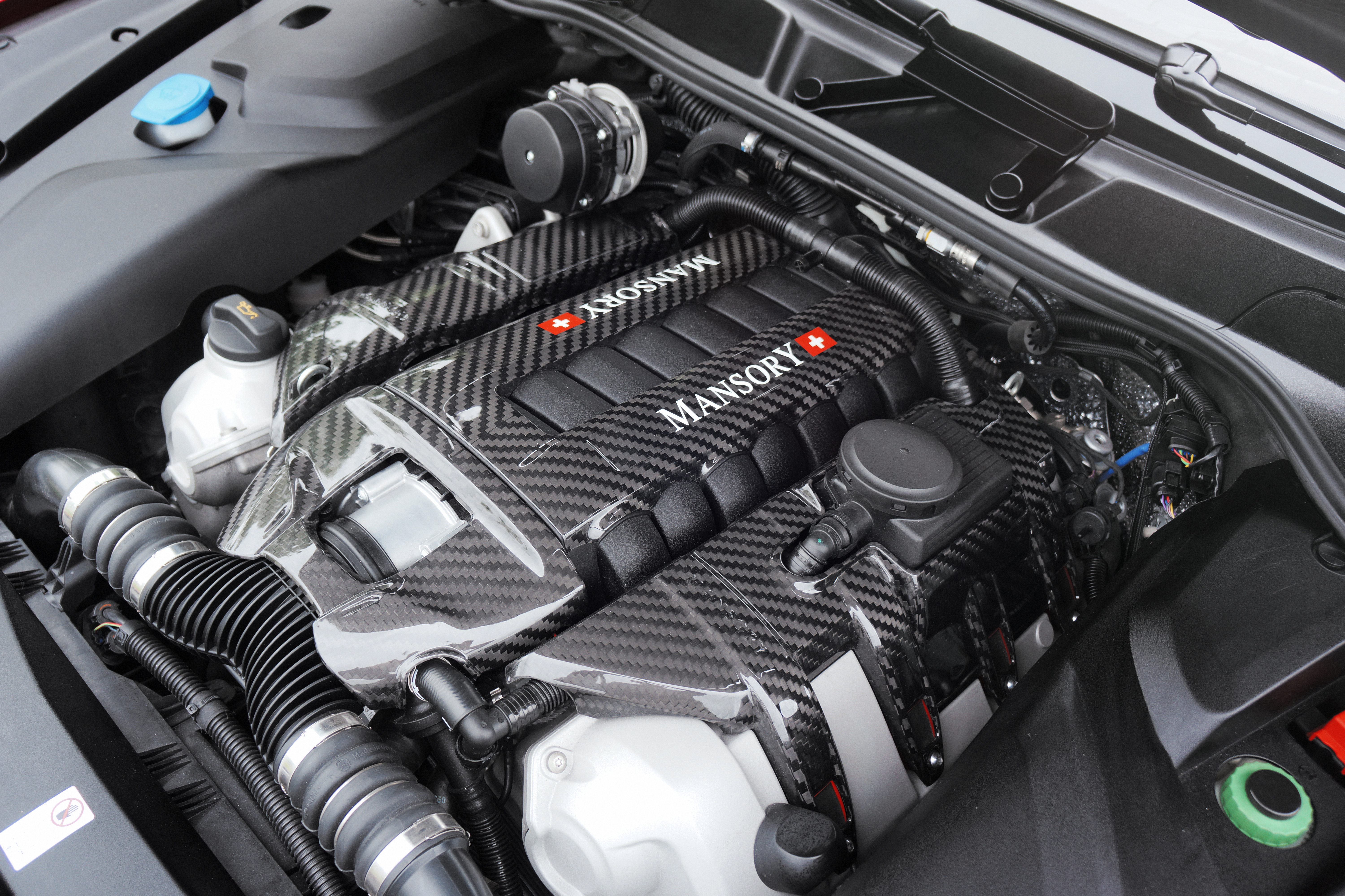 mansory_porsche_958_new_cayenne_05.jpg
