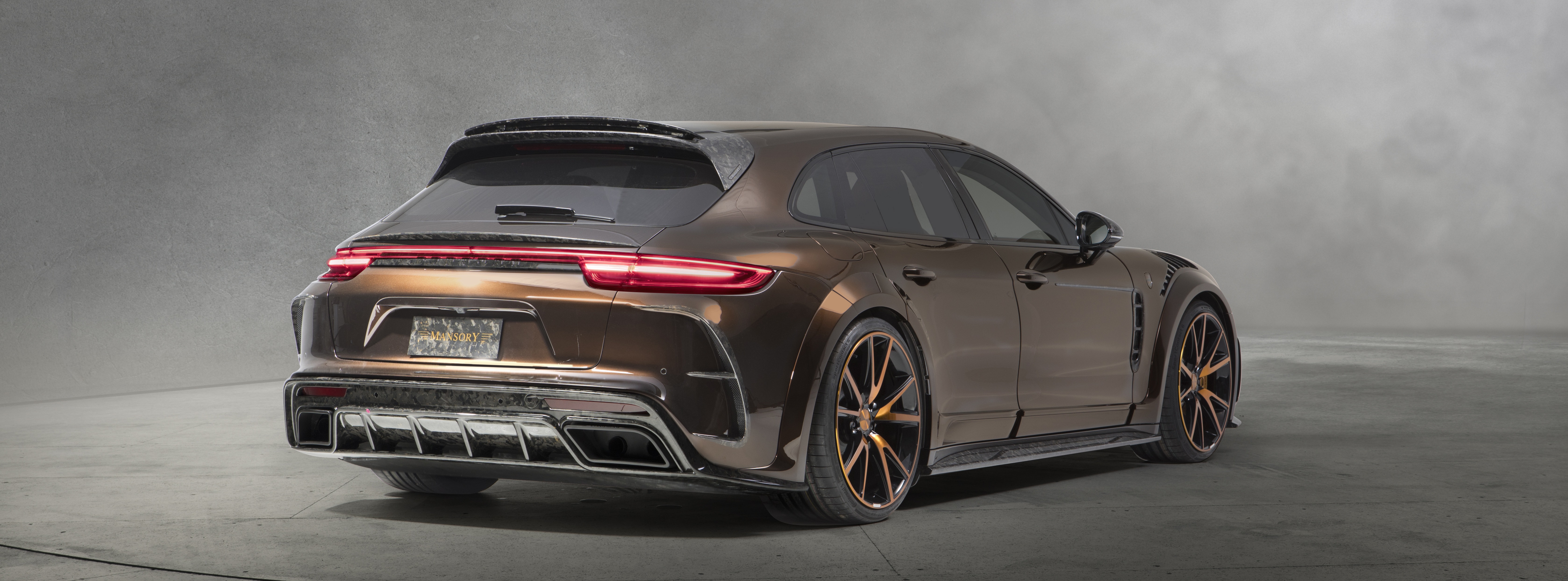 mansory_porsche_panamera_sportturismo_02.jpg
