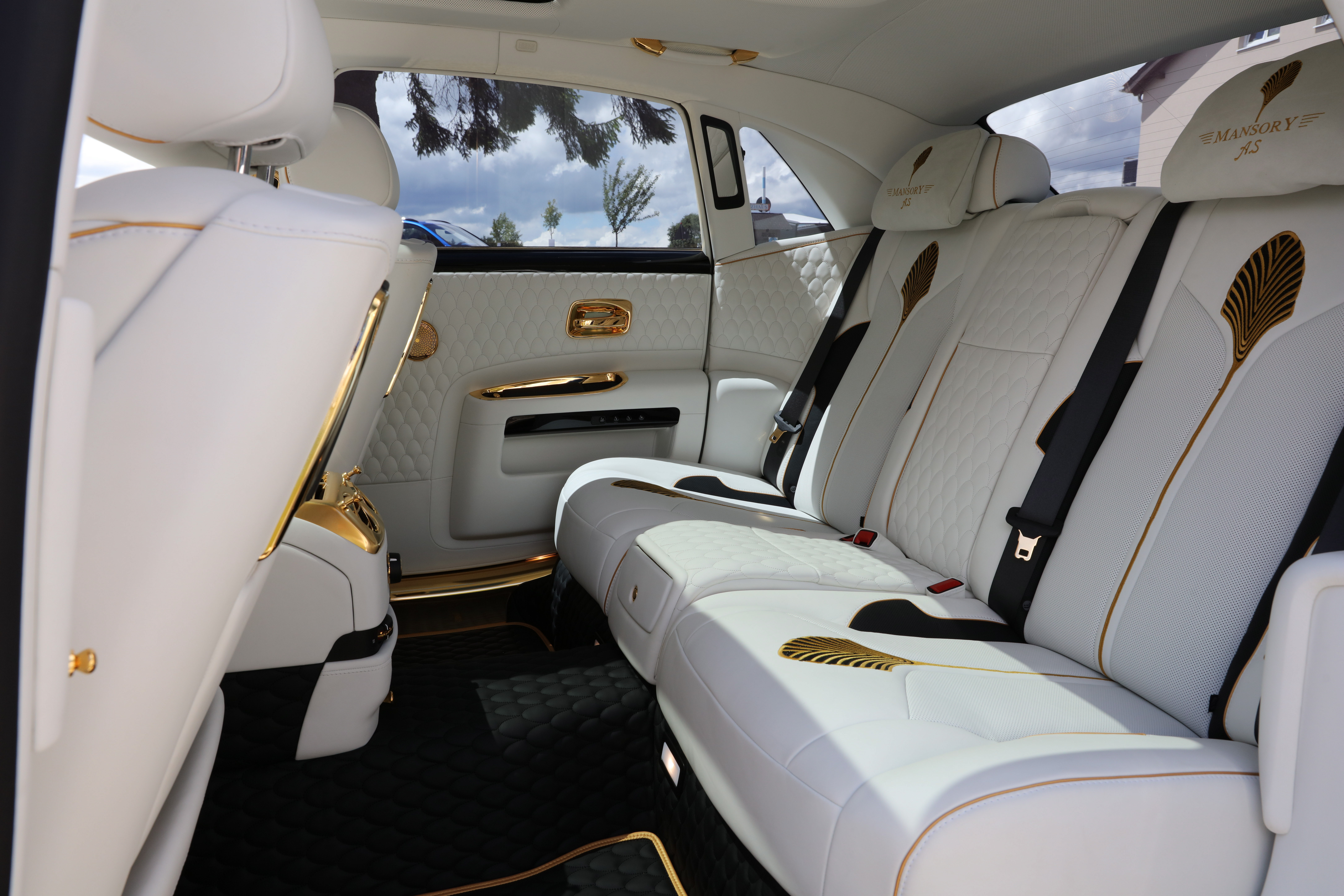 mansory_rolls_royce_ghost_2_26.jpg