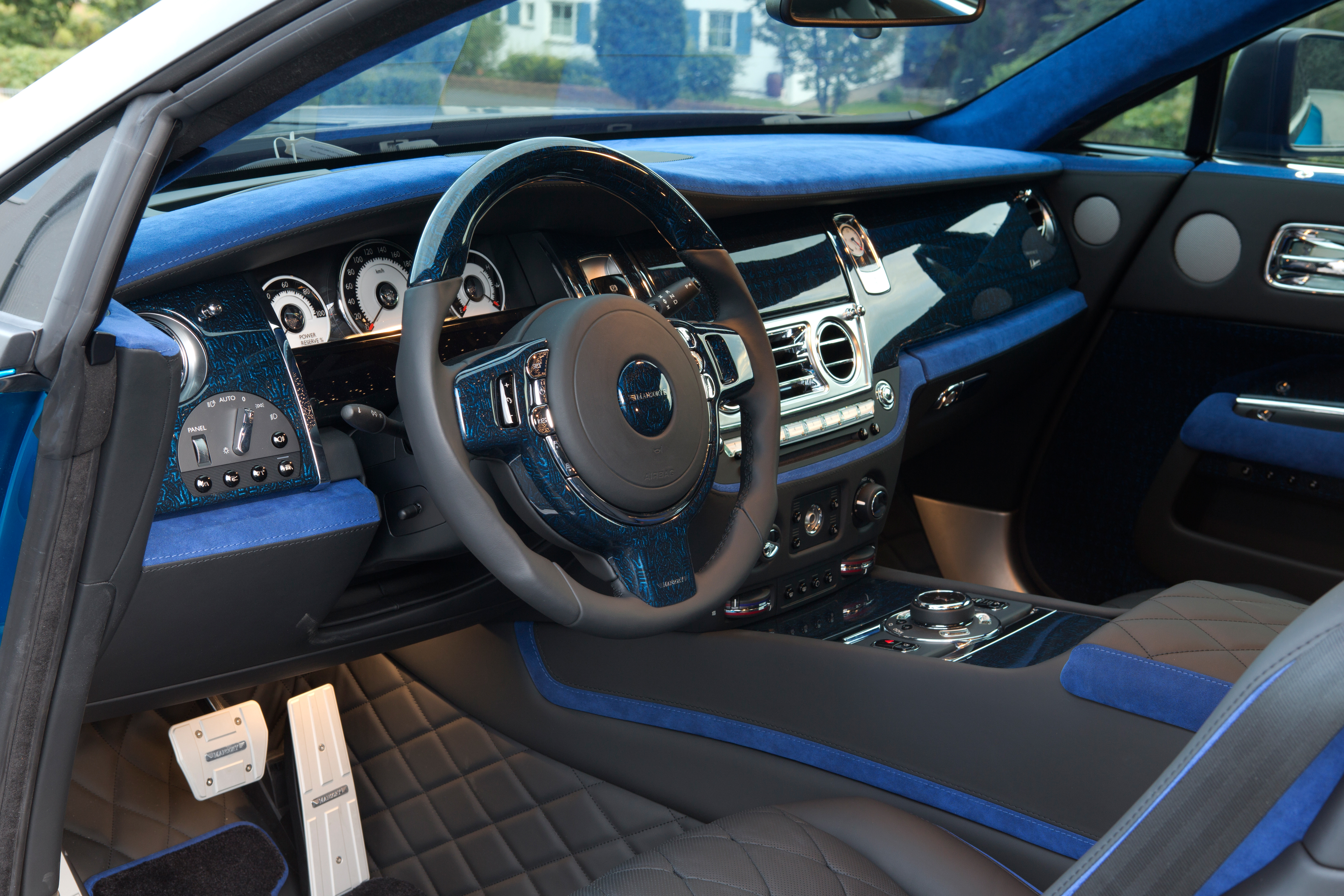 mansory_rolls_royce_wraith_40.jpg